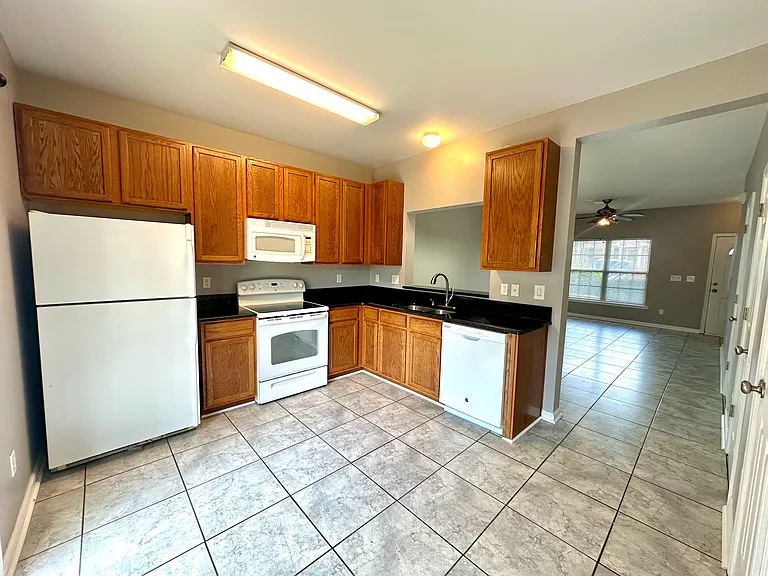 616 Graythorn Ln — Photo 7