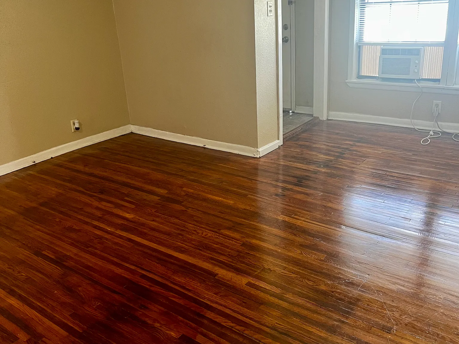 2 bed, 900 sqft, $900 — Photo 1