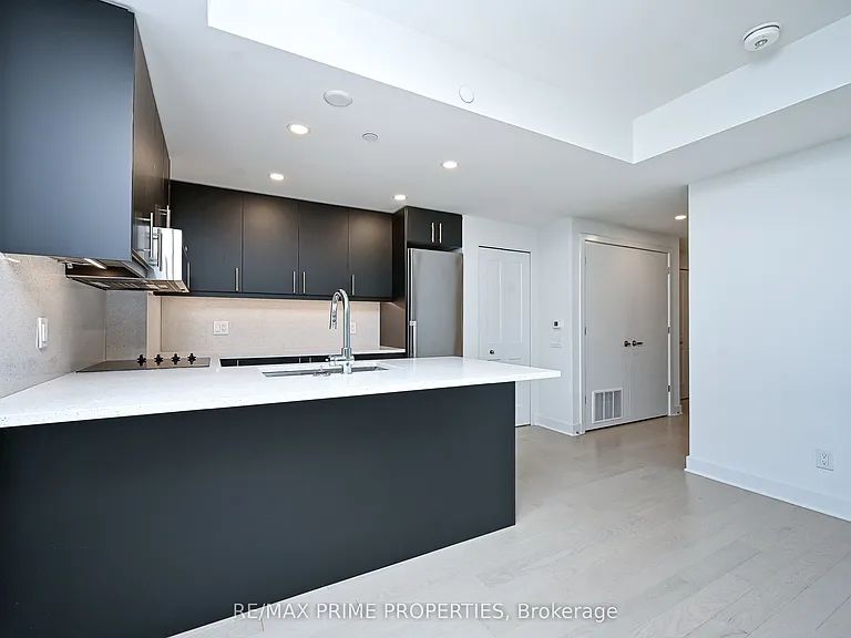 180 George St #508 — Photo 13