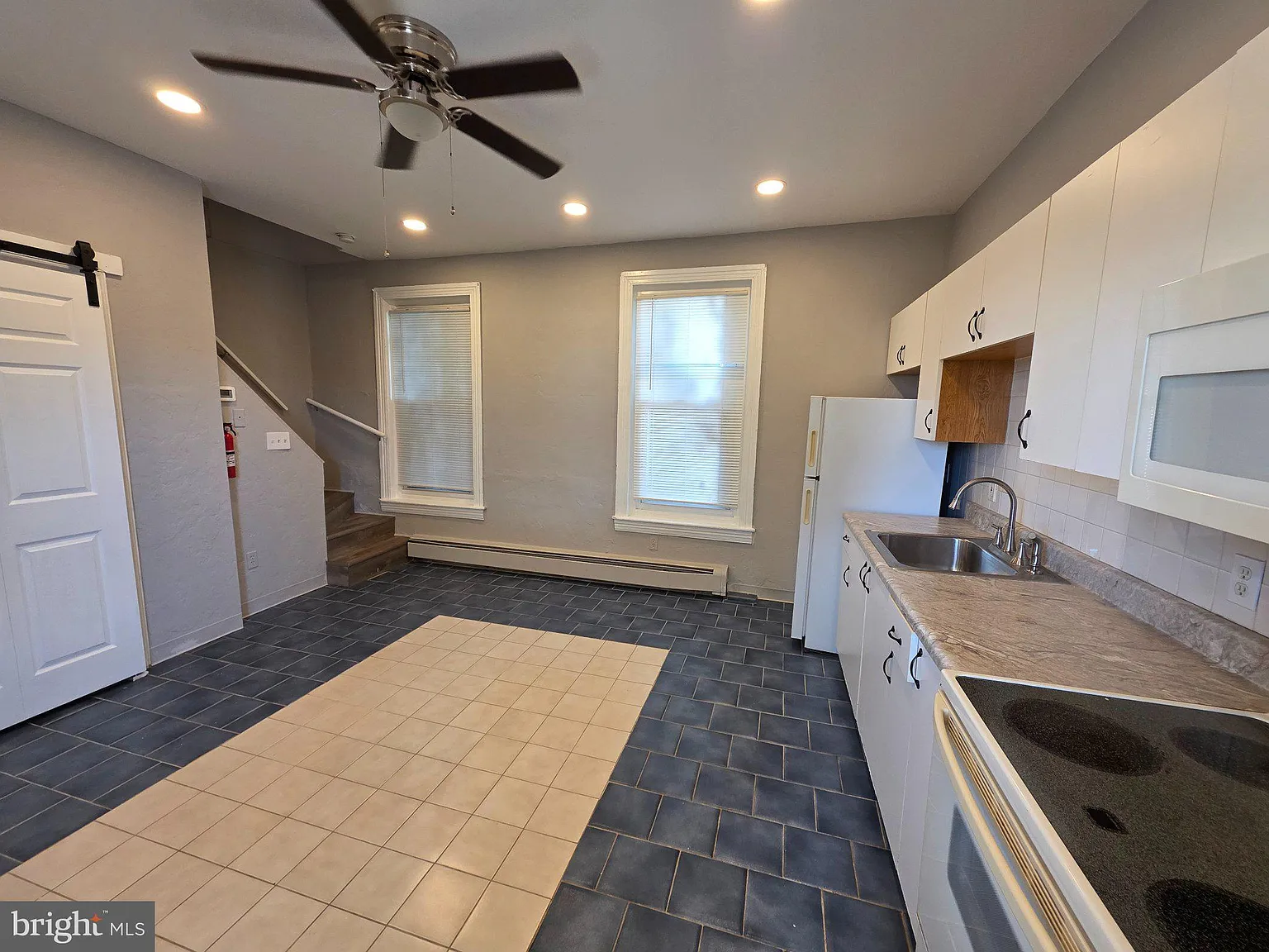 1 bed, 1.0 bath, 3048 sqft, $1,300 — Photo 1