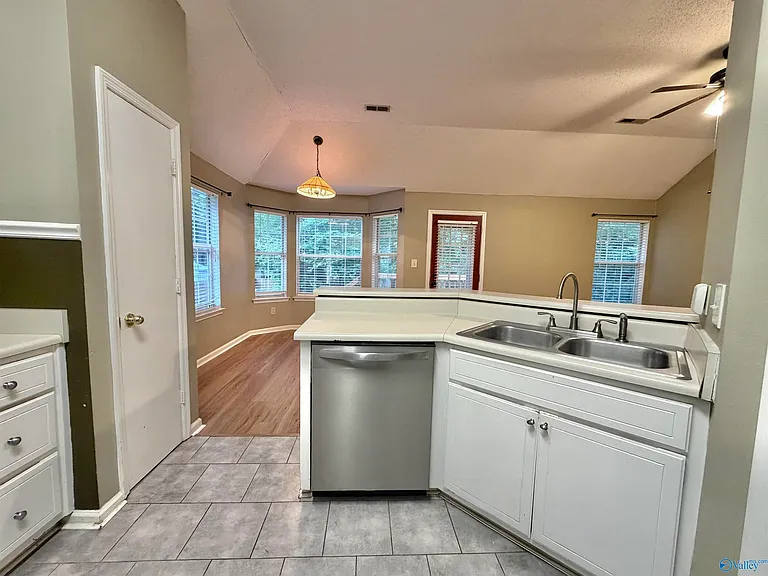 105 Sugarwood Ct — Photo 8