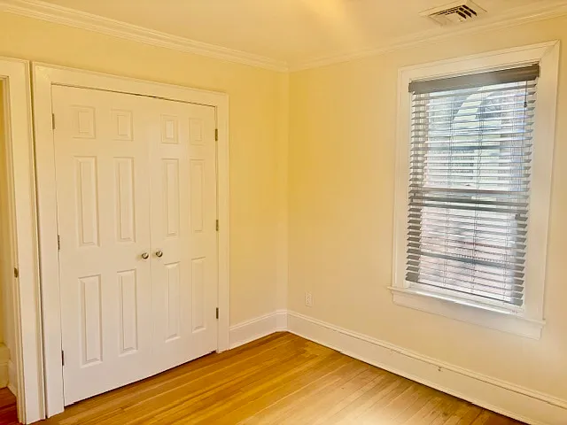 E Carver St — Photo 20
