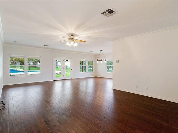4th image of 700 Shadywood Ln