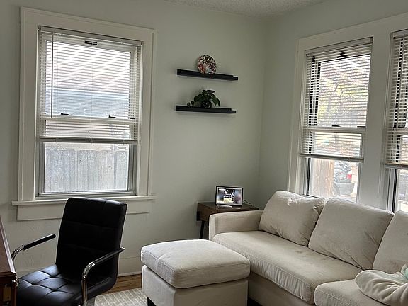 3rd image of 635 N Chautauqua Ave