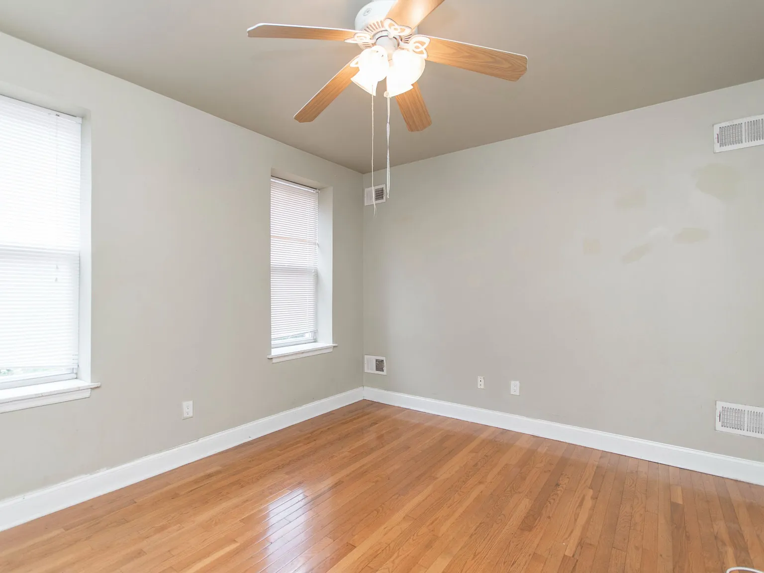 1512 W Montgomery Ave — Photo 3