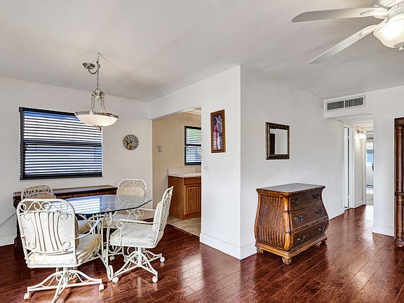 4th image of 220 Saxony Lane #E