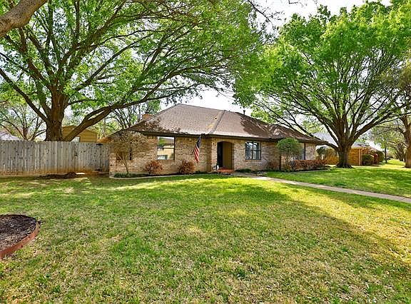 3rd image of 2425 Crestline Dr
