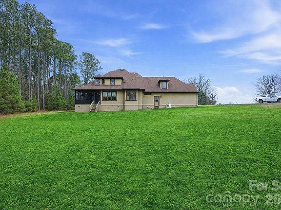 3rd image of 108 Washam Rd