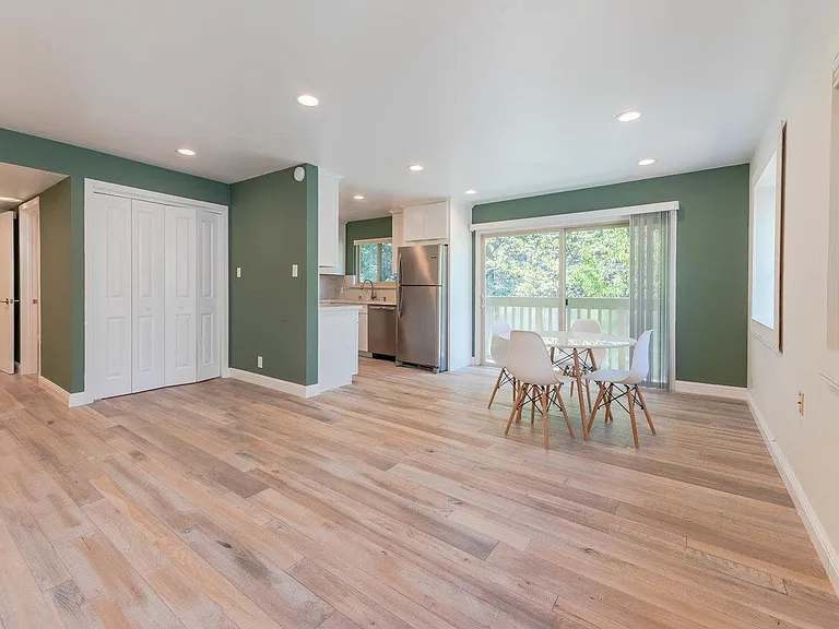 315 Poe St — Photo 13