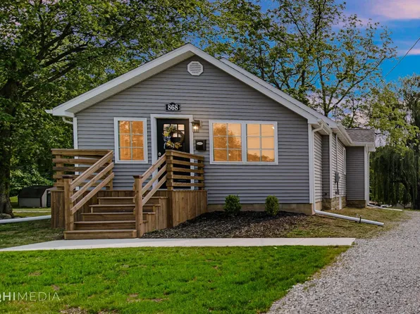 868 N Calumet Ave, Chesterton, IN 46304