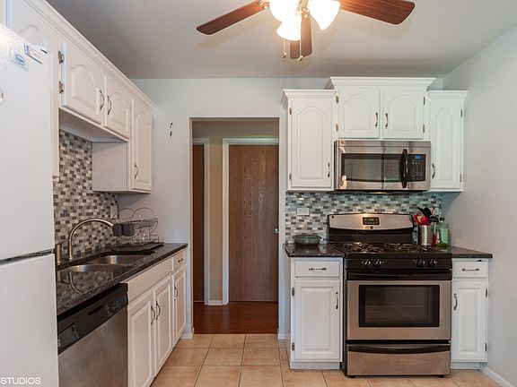 4th image of 603 Fairbanks Ct Unit W1