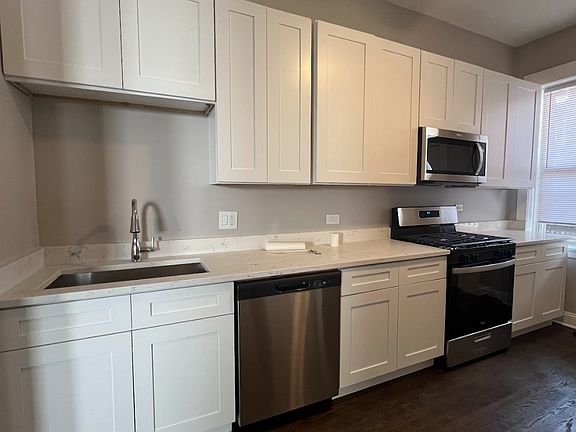2nd image of 913 W Lawrence Ave #1W