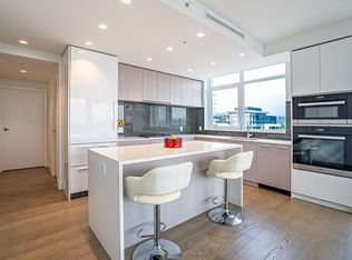 1632 Lions Gate Ln #1601, North Vancouver, BC V7P0C5