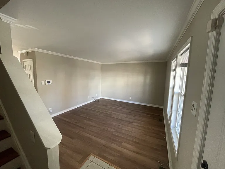 1910 Porter St — Photo 9