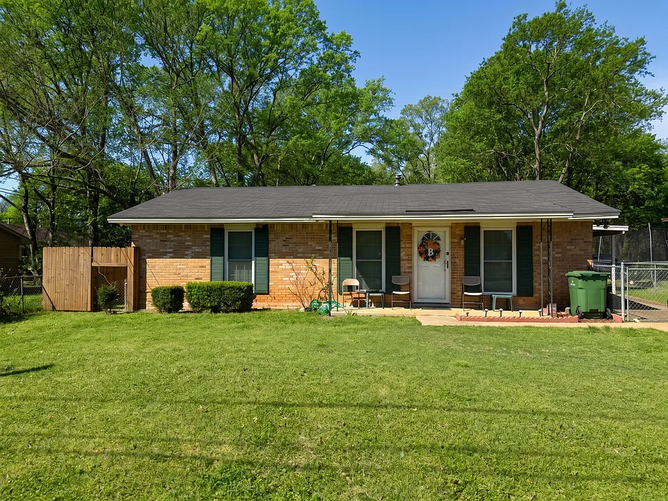 707 Golden Gate Dr
