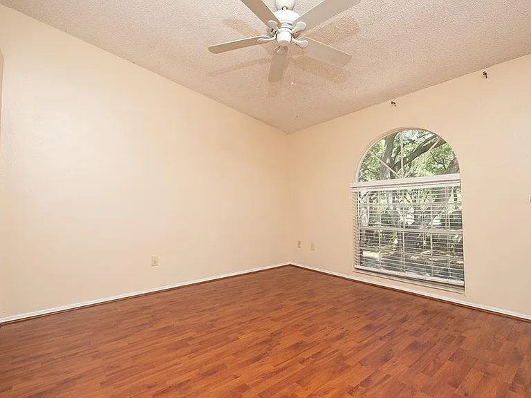 2134 Fletchers Point Cir #2134 — Photo 8
