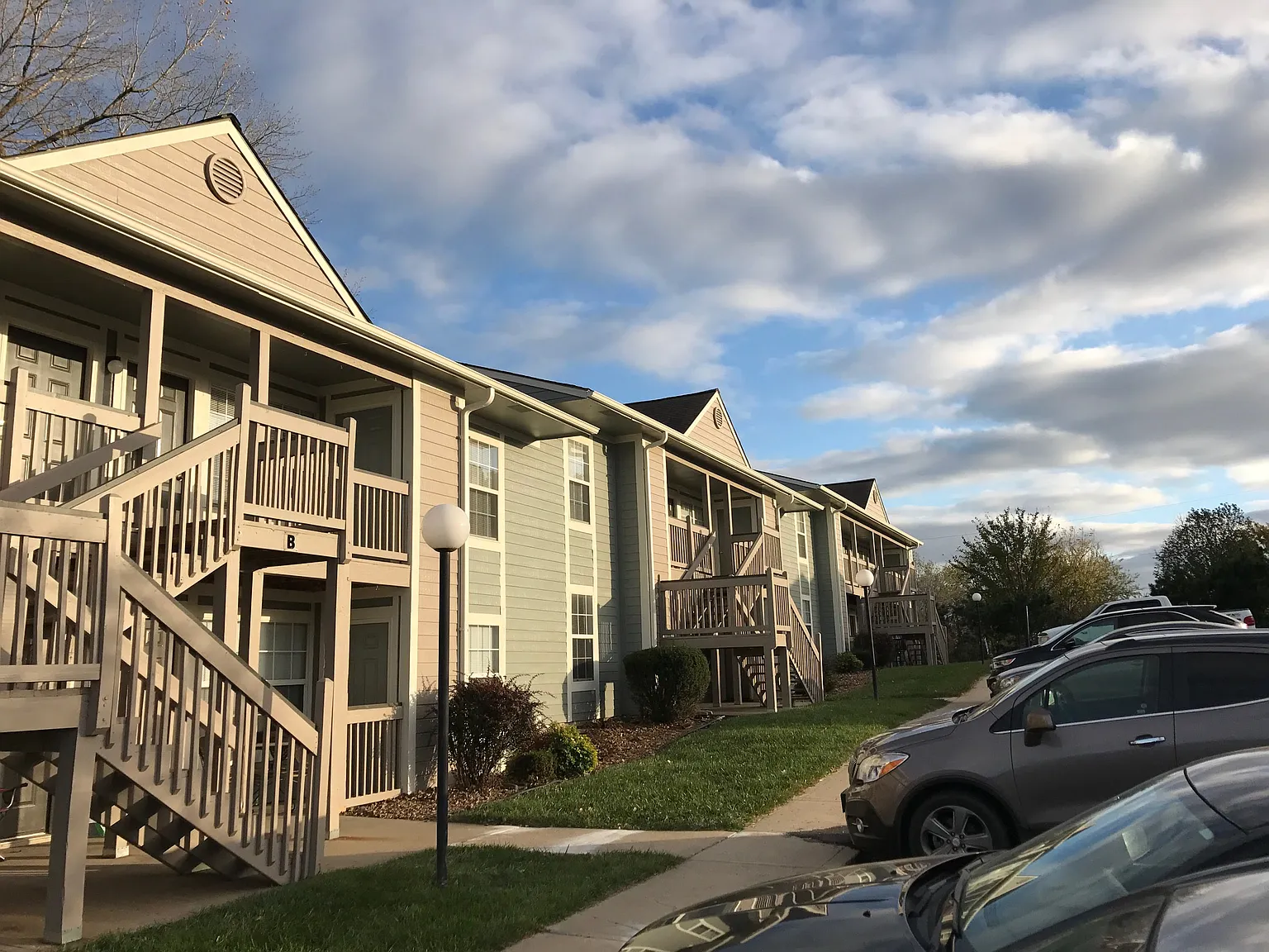 Capstone Apartments — Photo 4
