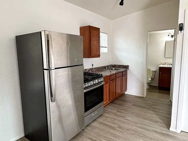 1376 N Country Club Rd — Photo 3