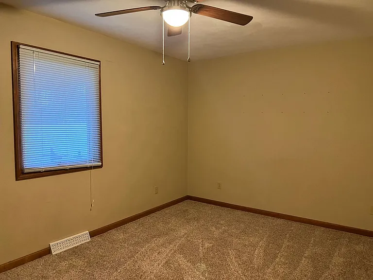 2541 Winfield Dr — Photo 16