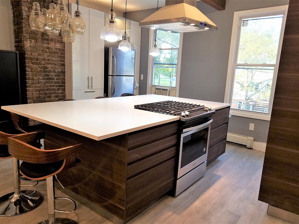 Quartz eat in kitchen with direct park views, stainless, sea