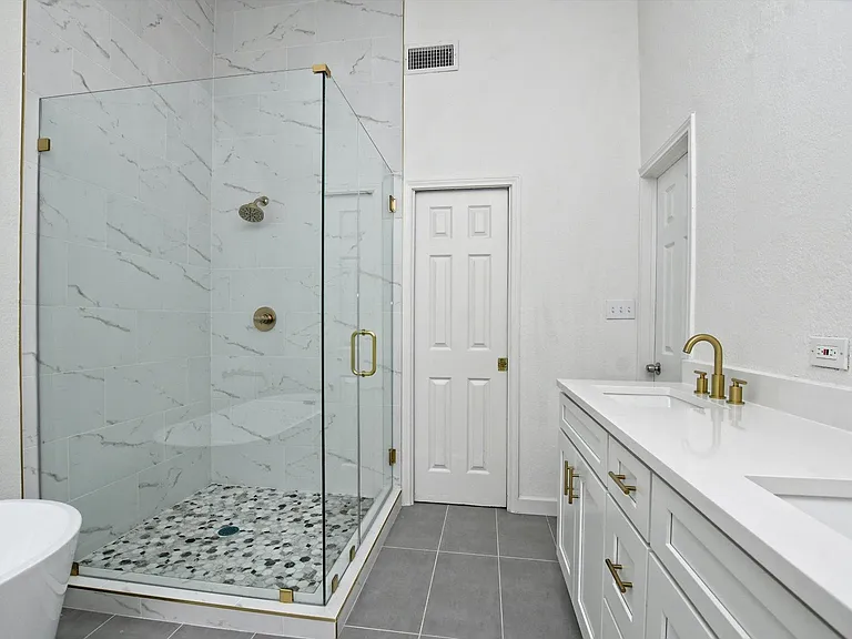17607 Klamath Falls Dr — Photo 23