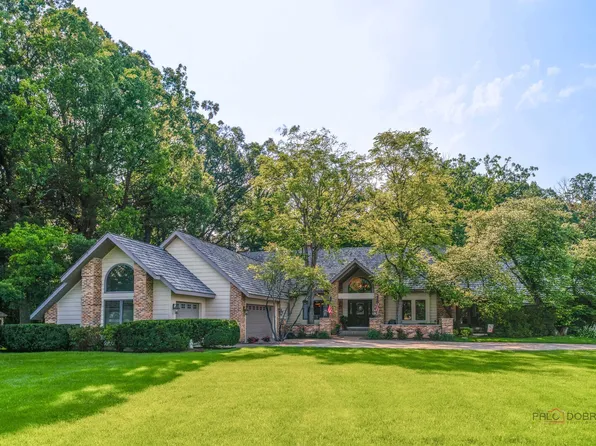 5520 Hilltop Ln, Libertyville, IL 60048