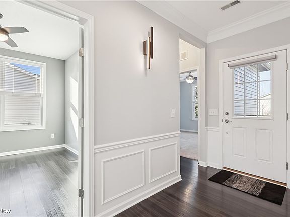 3rd image of 7993 Parkcroft Dr