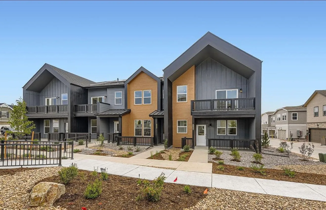 3 bed, 2.5 bath, 1623 sqft, $3,199 — Photo 1
