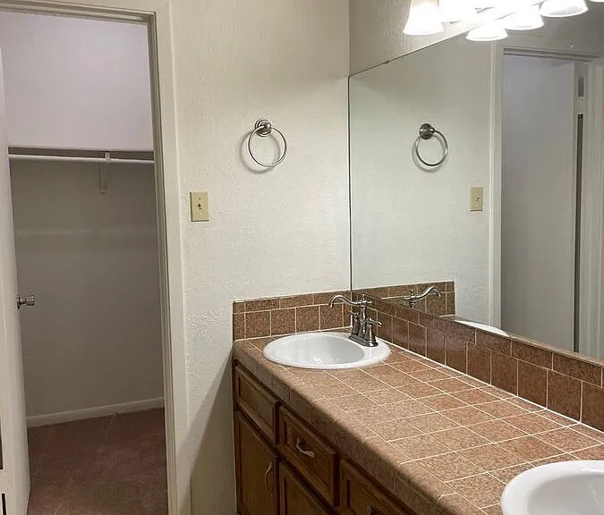 1301 Cedar Oaks Ln — Photo 6