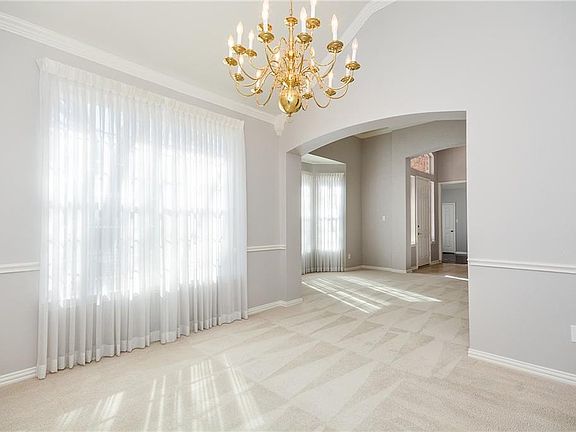 5th image of 4417 Courtney Ln
