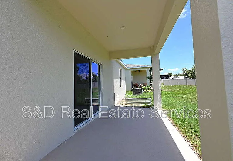 685 Crown Rose Dr — Photo 34