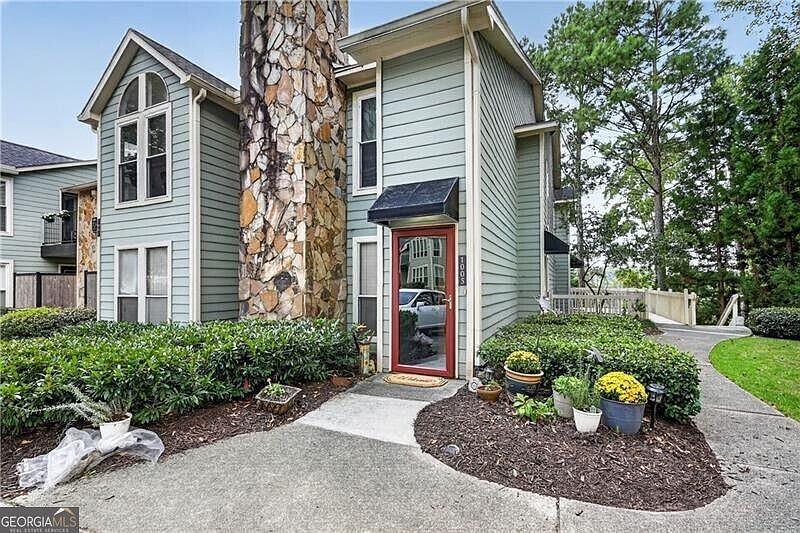 1st image of 1005 Canyon Point Cir