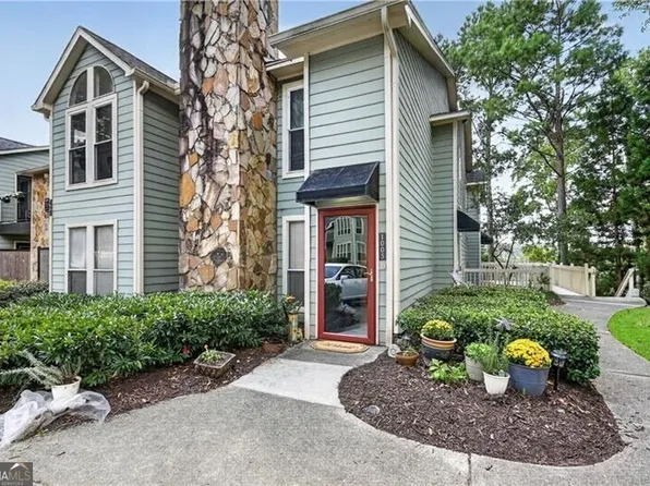 1005 Canyon Point Cir, Roswell, GA 30076