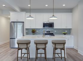 821 W Montrose