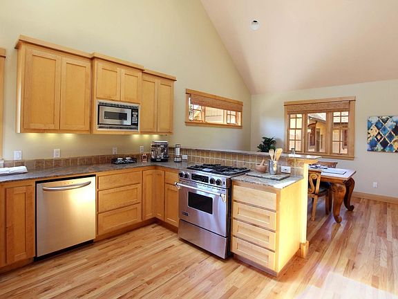 5th image of 133 Centennial St