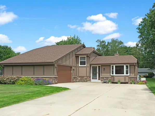 16800 West Hearthside DRIVE, New Berlin, WI 53151