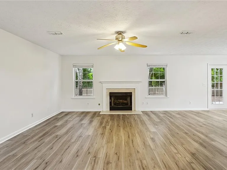 208 Carrington Way — Photo 8