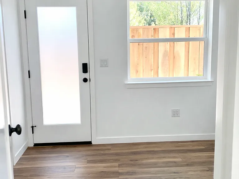 1615 Phillips Ln — Photo 21