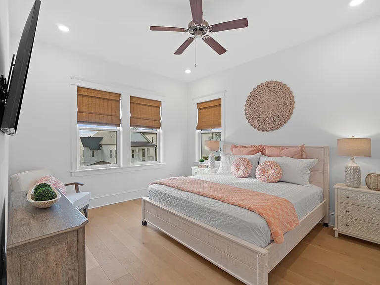 49 Seaboard Ln — Photo 43