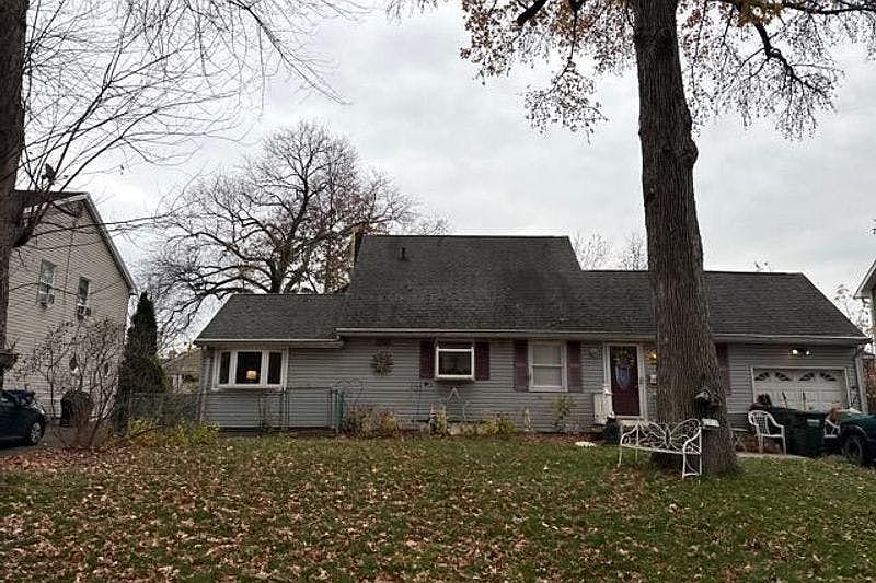 1st image of 320 Parkway Dr