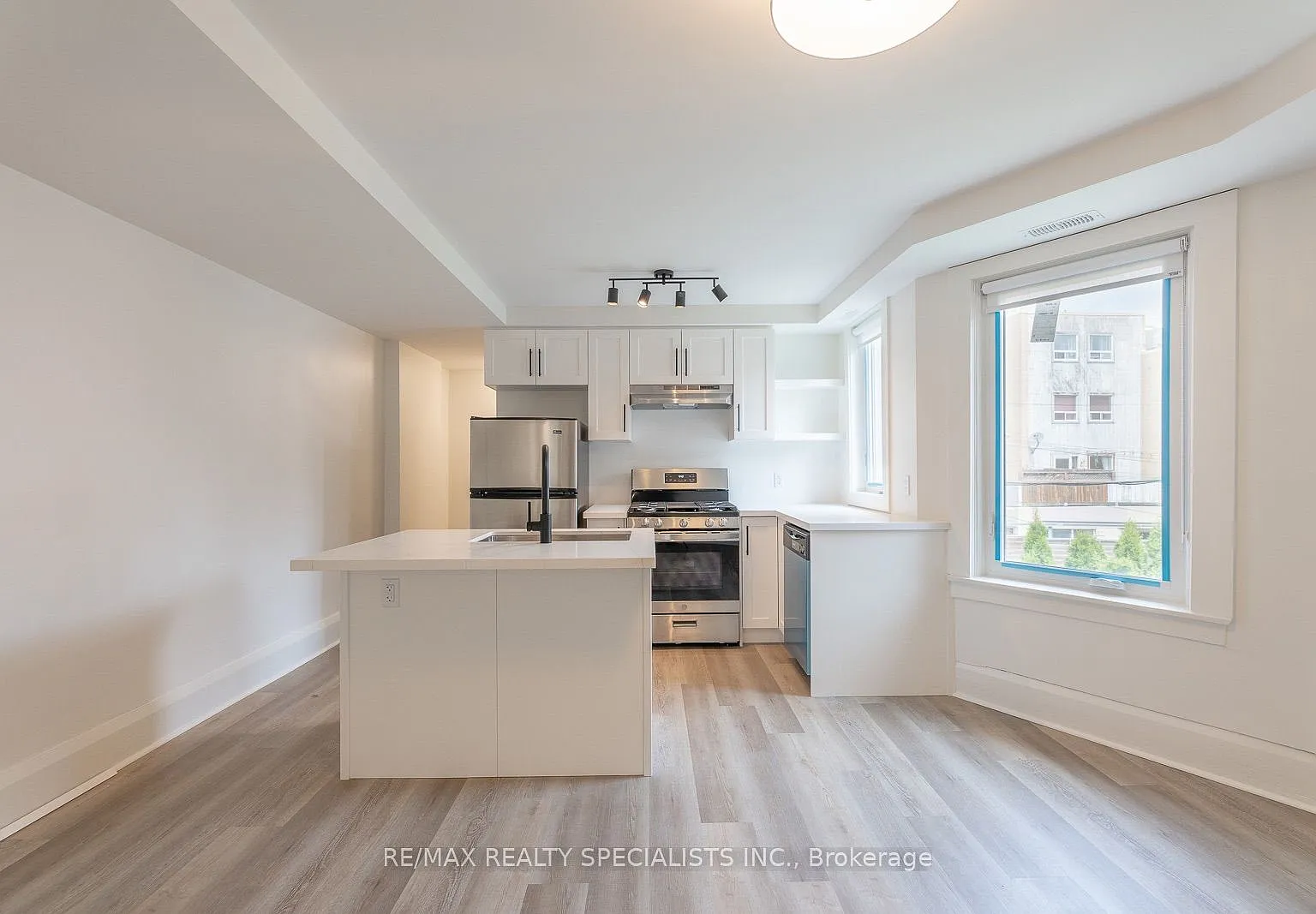 2 bed, $2,900 — Photo 1
