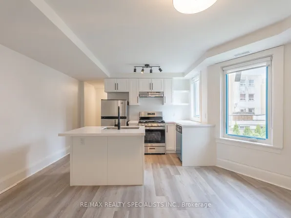 82 Marchmount Rd #3, Toronto, ON M6G 2B1