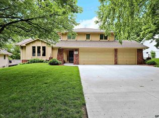 15826 Leavenworth St S, Omaha, NE 68118