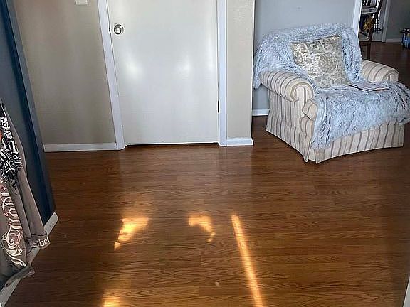 4th image of 221 Springwood Dr