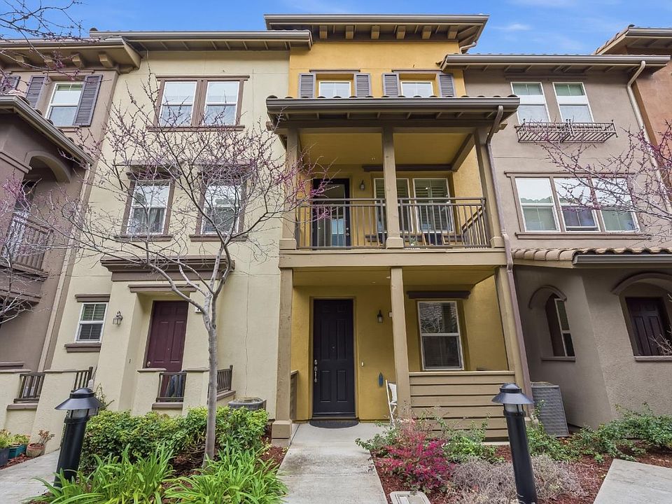 1st image of 488 Calabria Pl