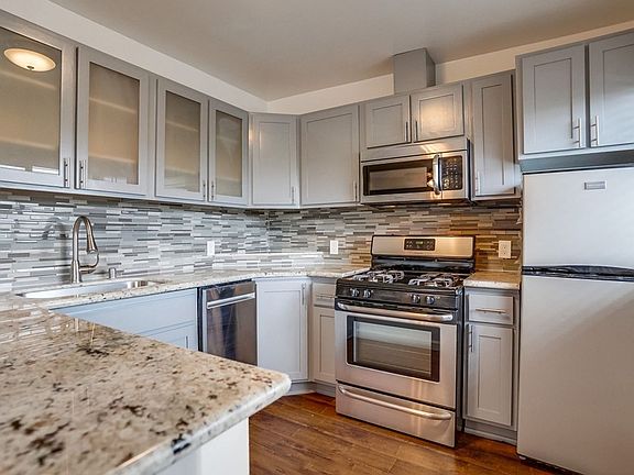 2nd image of 3528 W Adams Blvd #24