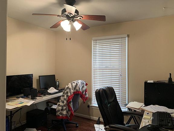 4th image of 3714 Hyde Park Dr