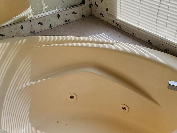 5th image of 1136 Harristown Rd