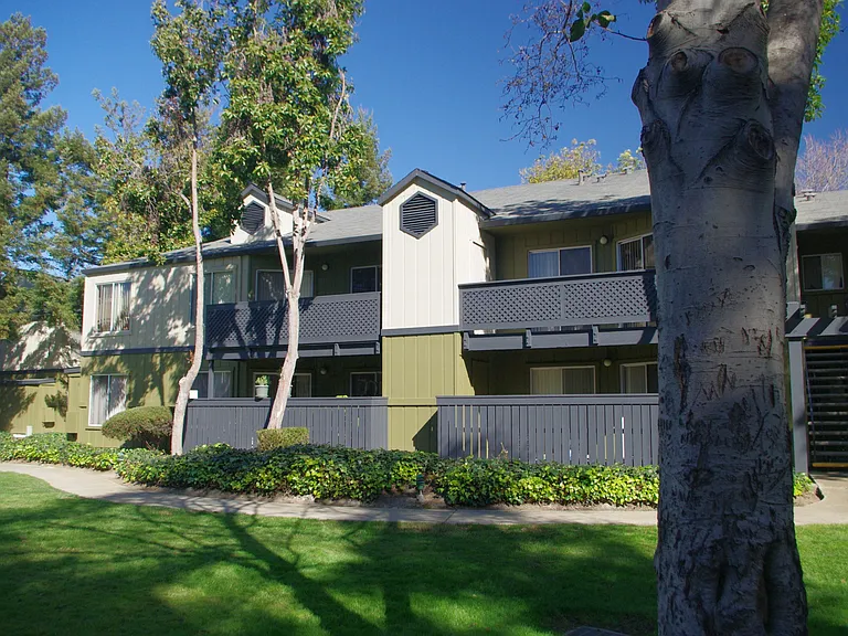 Regency Square Apartments — Photo 30