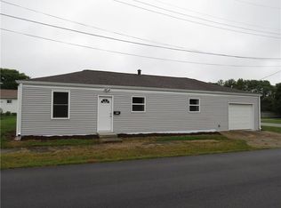 839 Jackson St, Hope, IN 47246